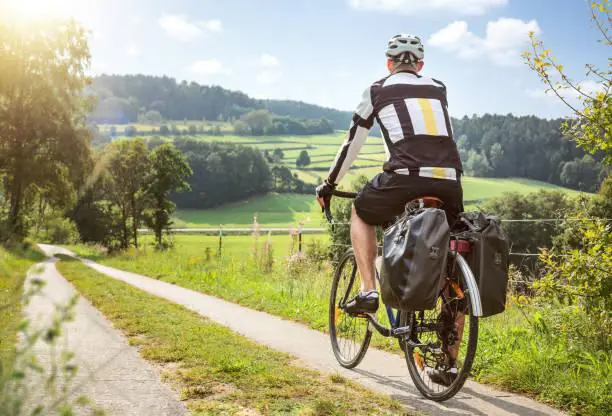 Guide complet des équipements essentiels pour votre vélo électrique 11 istockphoto 1202217607 612x612 1