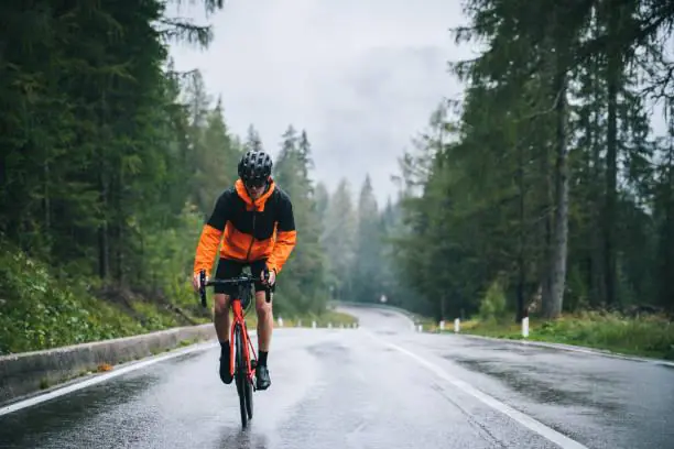 Guide complet des équipements essentiels pour votre vélo électrique 17 istockphoto 1284556476 612x612 1