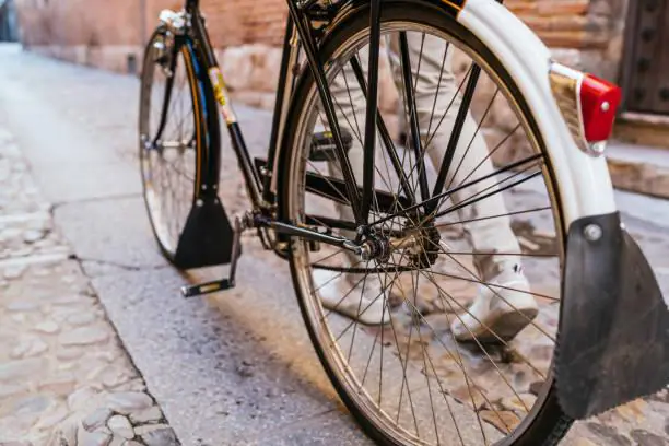 Guide complet des équipements essentiels pour votre vélo électrique 16 istockphoto 1450812363 612x612 1